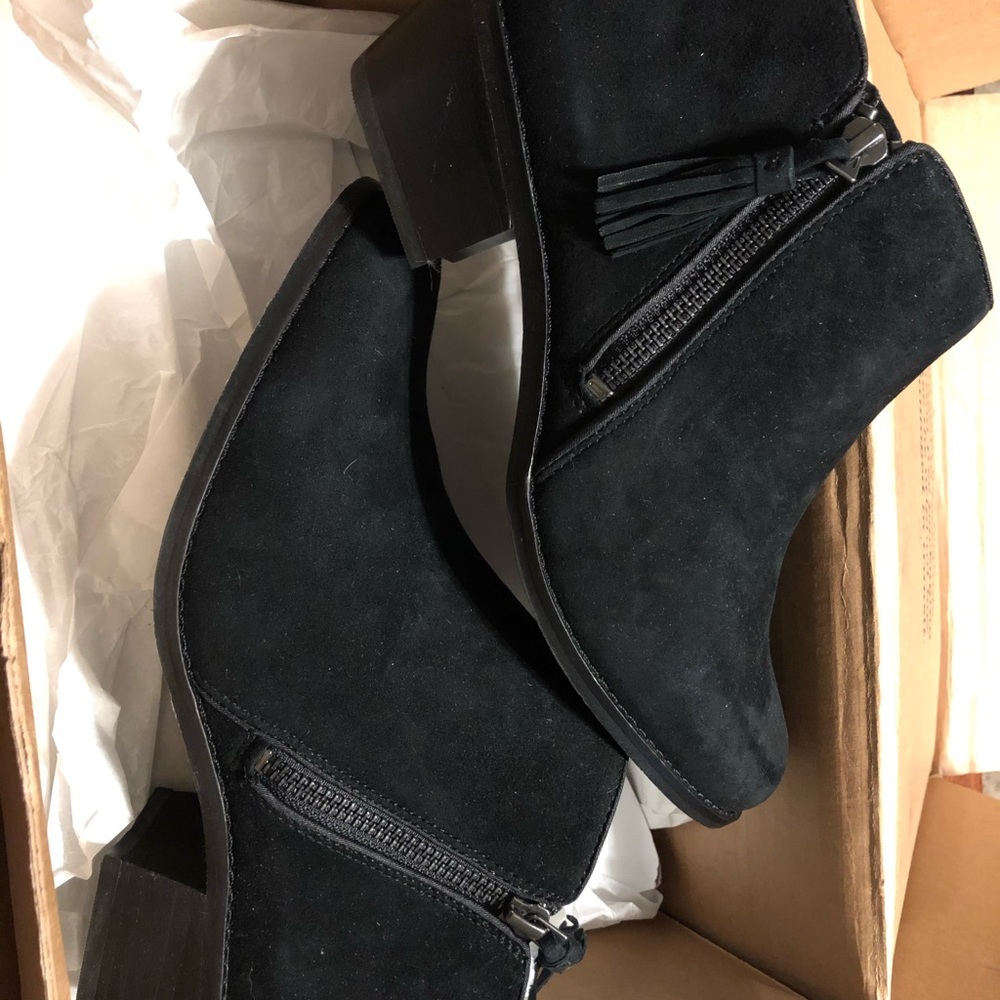 Vionic Daytona Booties  Perforated  Suede